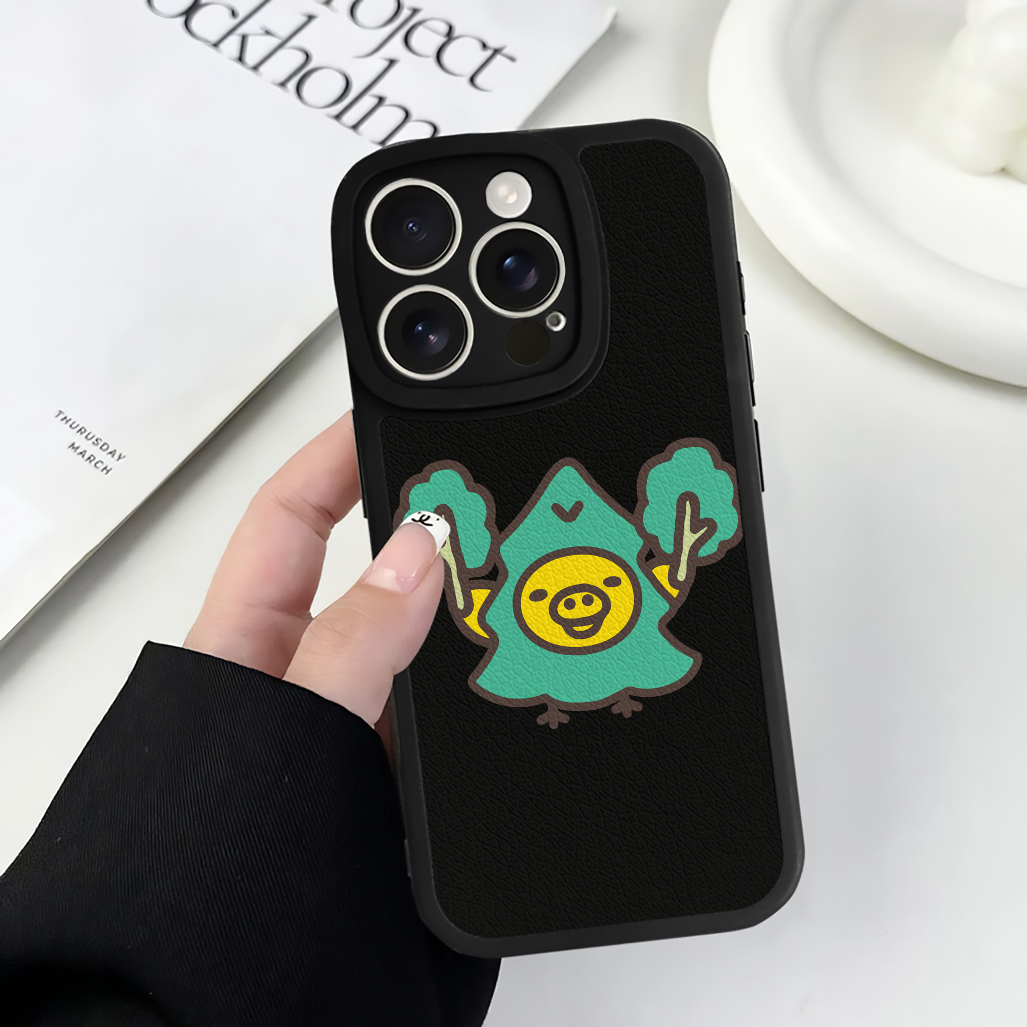 （画像用） リラックマ リラックマ キイロイトリ Rilakkuma Korilakkuma Kiiroitori 【iPhone 16シリーズ対応】シリコンスマホケース（レザー調） 材質：シリコン